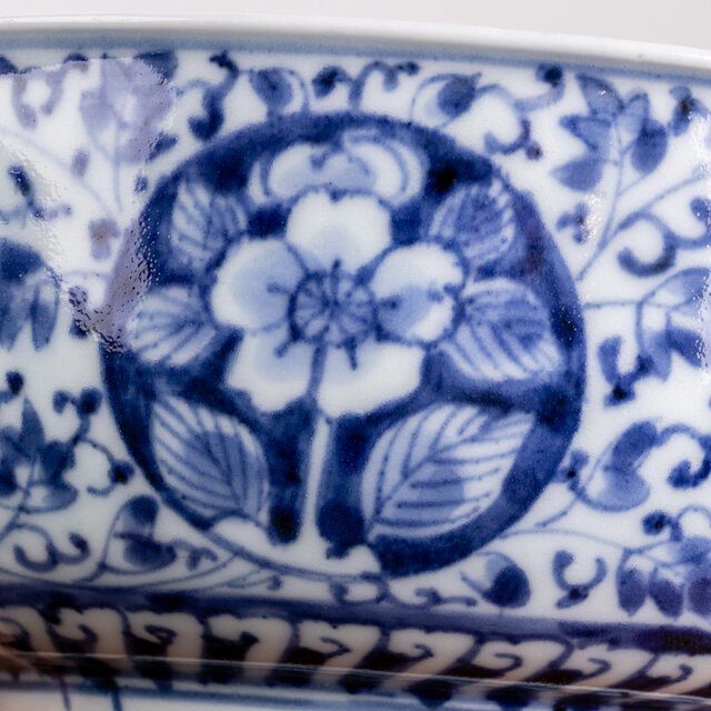 古伊万里 染付 花唐草文深鉢 江戸後期 | iichi 日々の暮らしを心地よく