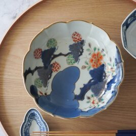 染付と金彩の優美な色絵皿 | iichi 日々の暮らしを心地よくする