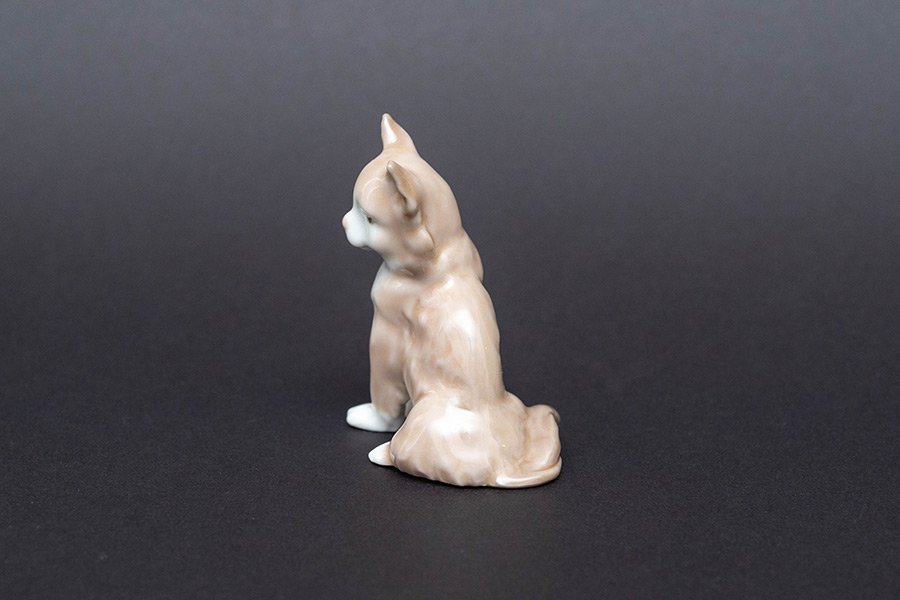 リヤドロ フィギュリン お座りした犬を買い取りました｜ブランド食器