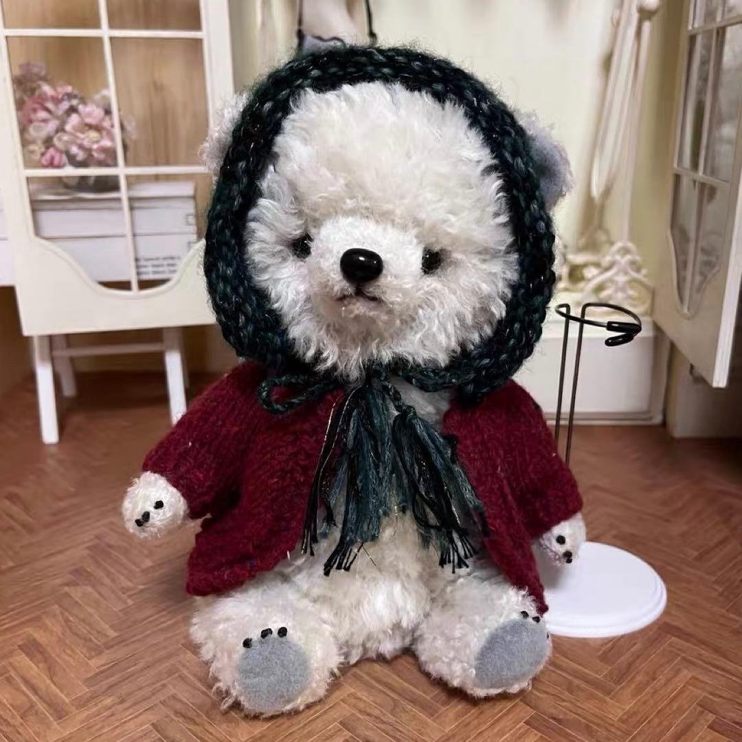 冬は暖かくしないと 白熊 アーティストベア テディベア 海外作家様 ハンドメイド テディベア作家 B BEAR（ビーベア） (@bbear819) • Instagram photos