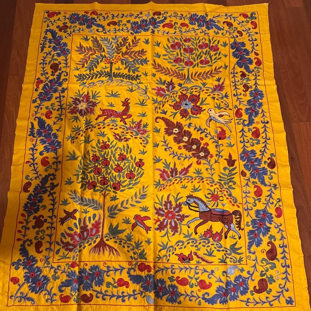 新品　スザニ　花柄刺繍の黄色 1点もの】スザニ刺繍 タペストリー イエロー オレンジ ザクロ 植物